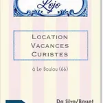 Centre Du Boulou: Family In Center *