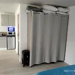 Apartment Centre Du Boulou: Family In Center *