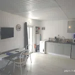 Centre Du Boulou: Family In Center Apartment *