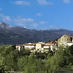 Apartment Centre Du Boulou: Family In Center