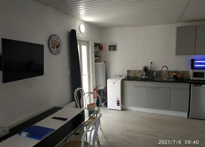 Appartement Centre Du Boulou Pour 2 Adultes-2 Enfants- Check In 18h 20h Check Out 11h Max Juillet-aout 1 Semaine Minimum *